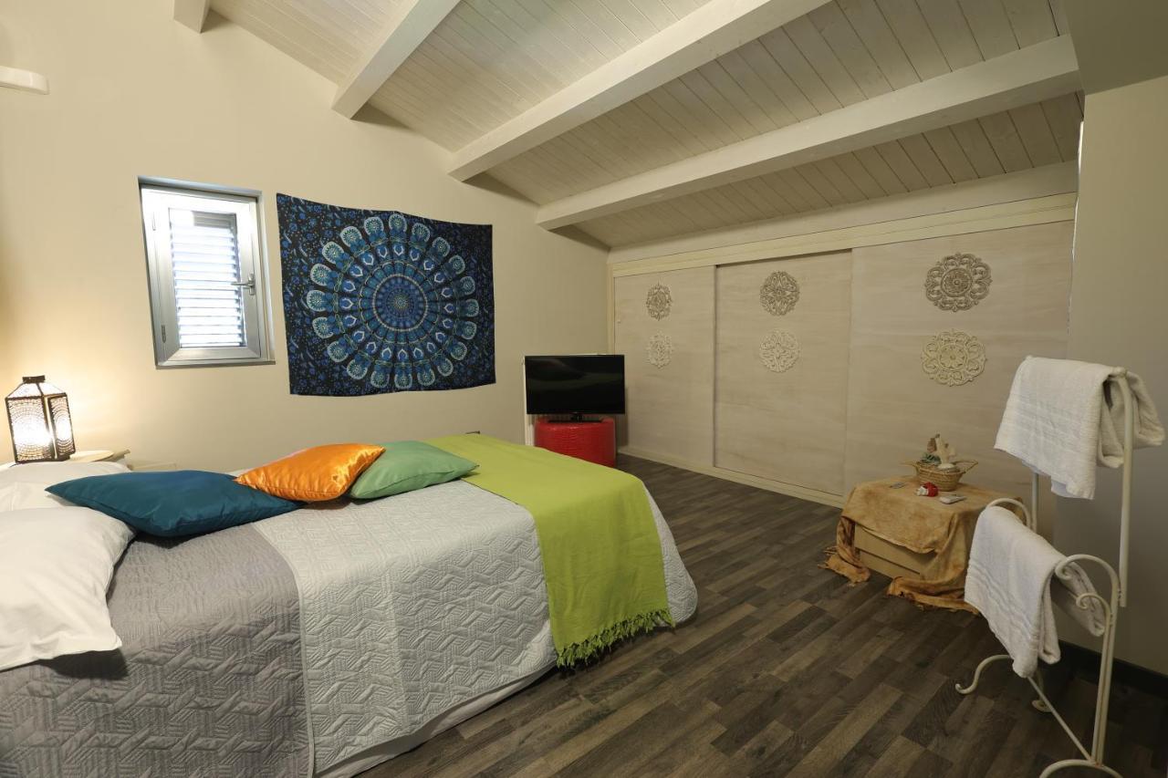 Le Stanze Dei Colori Hotel Aci Bonaccorsi Ngoại thất bức ảnh